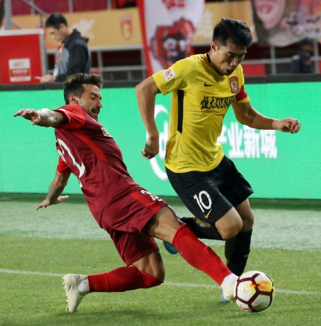  拳击大奖赛上演强强对话，岭东霹雳队强势反弹渝州天虎队，团队配合流畅；冲刺阶段不容有失